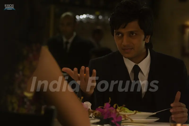 Ritesh Deshmukh showing magic