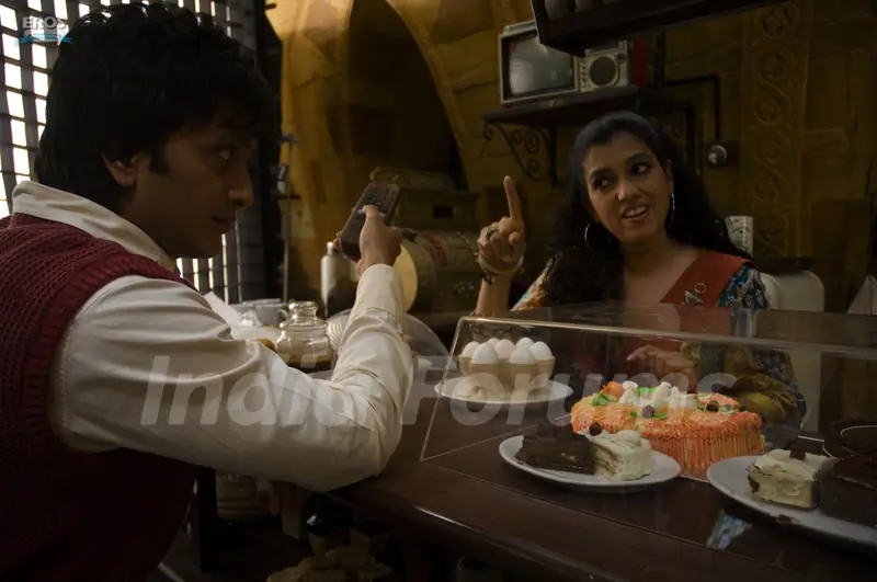 Ratna Pathak talking to Ritesh Deshmukh