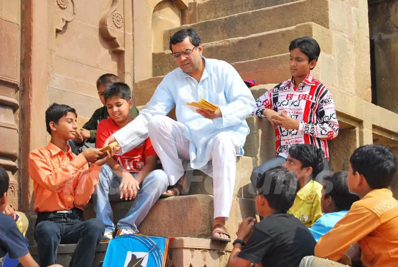 Paresh Rawal Sitting with small boys