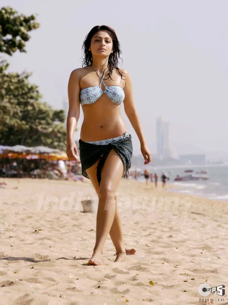 Niroo Singh in bikni