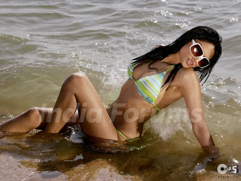 Aruna Shields looking sexy