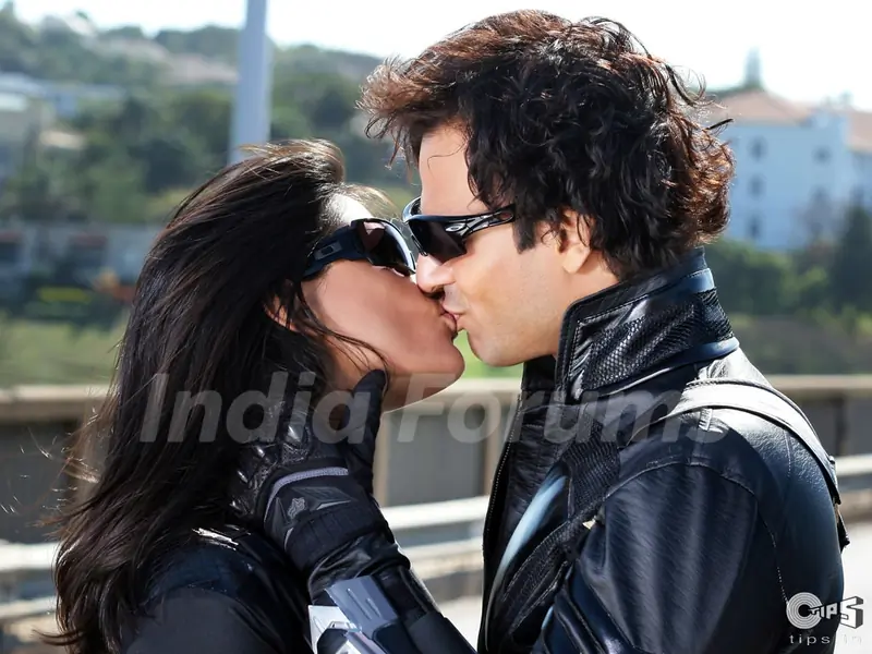 Lip kissing between Vivek and Aruna