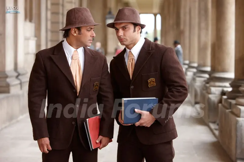 Sohail Khan whispering to Salman Khan