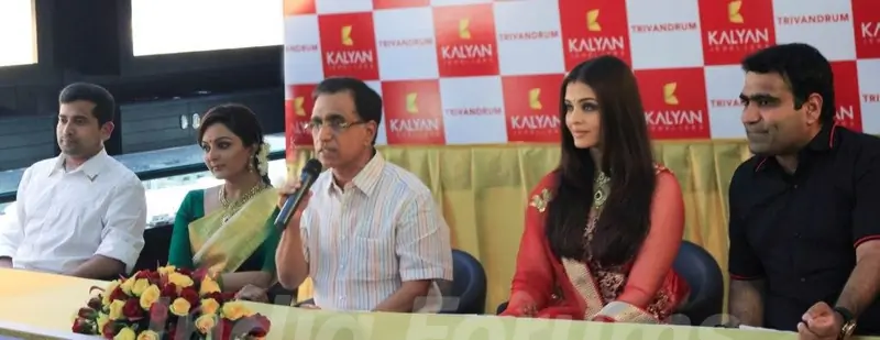 Manju Warrier and Aishwarya Rai Bachchan at the launch