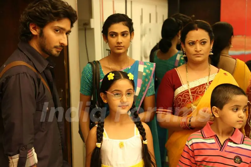 Kunal Karan Kapoor, Ashnoor Kaur, Vishesh Bansal, Aakanksha Singh and Rinku Karmakar