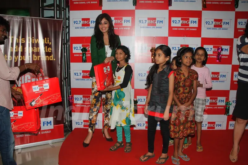 Pooja Chopra Celebrates Diwali with 92.7 BIG FM