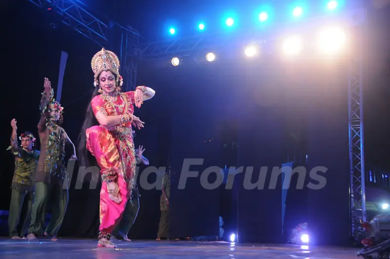 Shree Shree Kali Puja inaugurated by a performance by Hema Malini