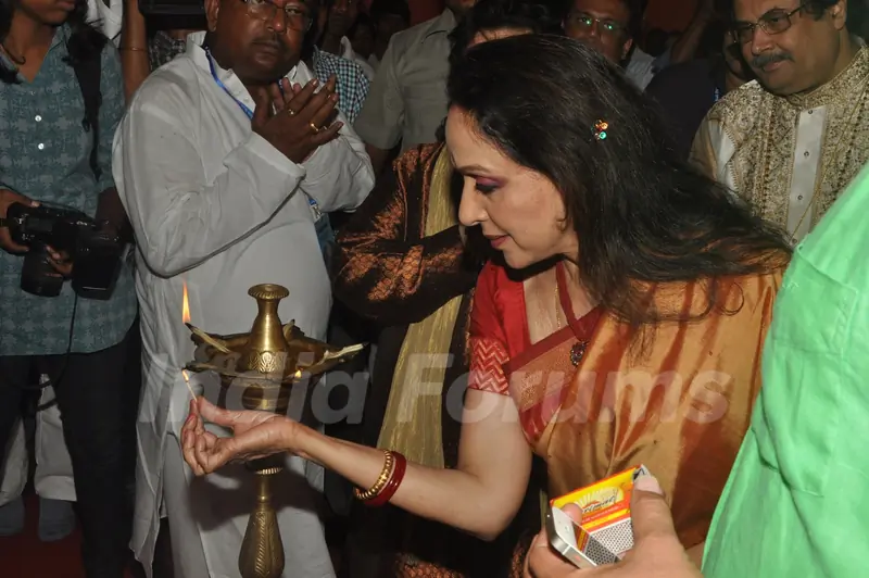 Shree Shree Kali Puja inaugurated by a performance by Hema Malini
