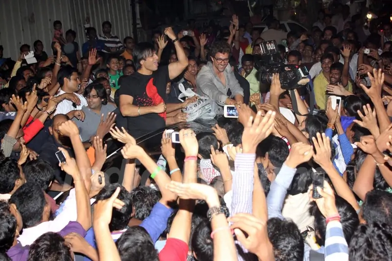 Hrithik & Vivek meet fans at Chandan cinema hall