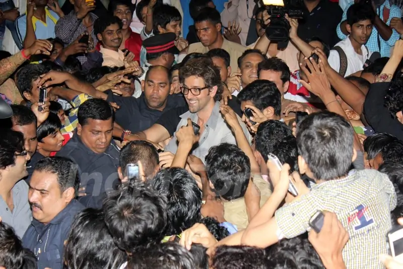 Hrithik & Vivek meet fans at Chandan cinema hall