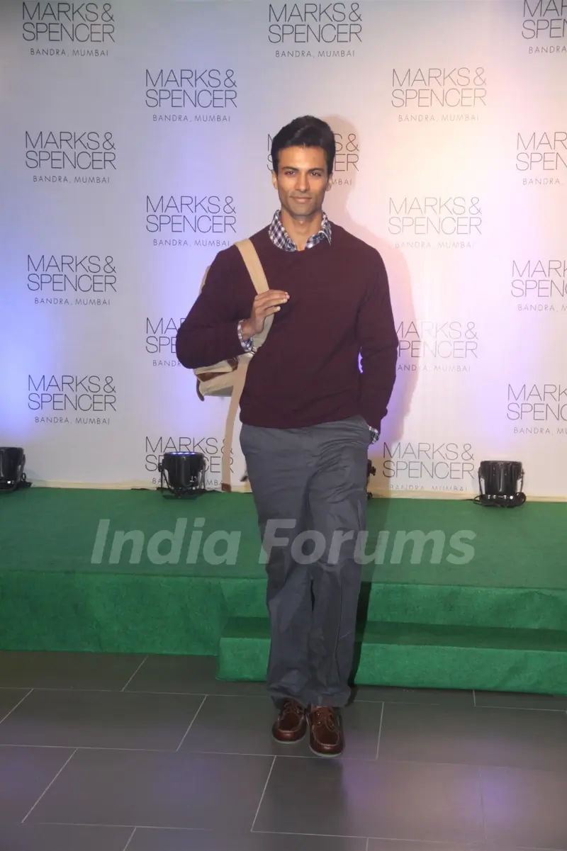 Bipasha, Sonakshi & Nita Ambani at 'Marks & Spencer' launch