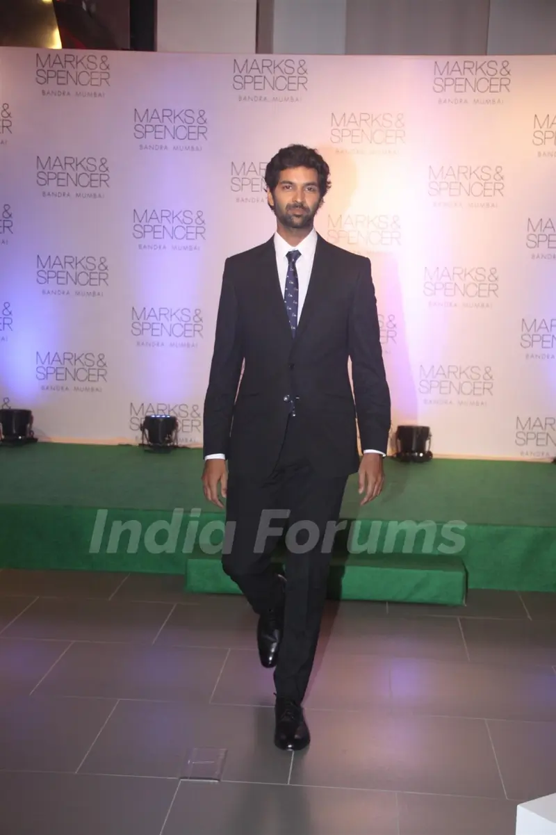Bipasha, Sonakshi & Nita Ambani at 'Marks & Spencer' launch