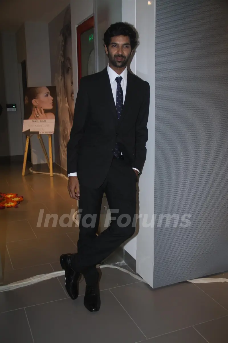 Bipasha, Sonakshi & Nita Ambani at 'Marks & Spencer' launch