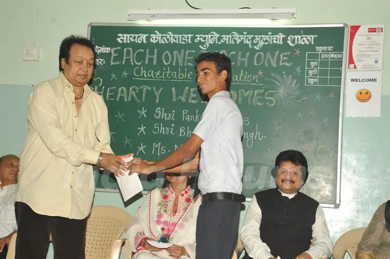 Pankaj Udhas Bhupinder Singh and Mitali Singh at Each One Teach One learning center
