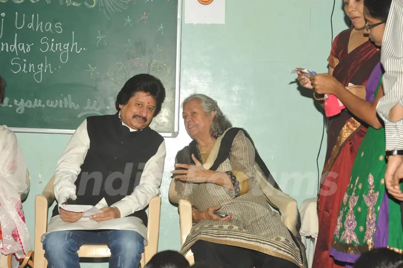 Pankaj Udhas Bhupinder Singh and Mitali Singh at Each One Teach One learning center