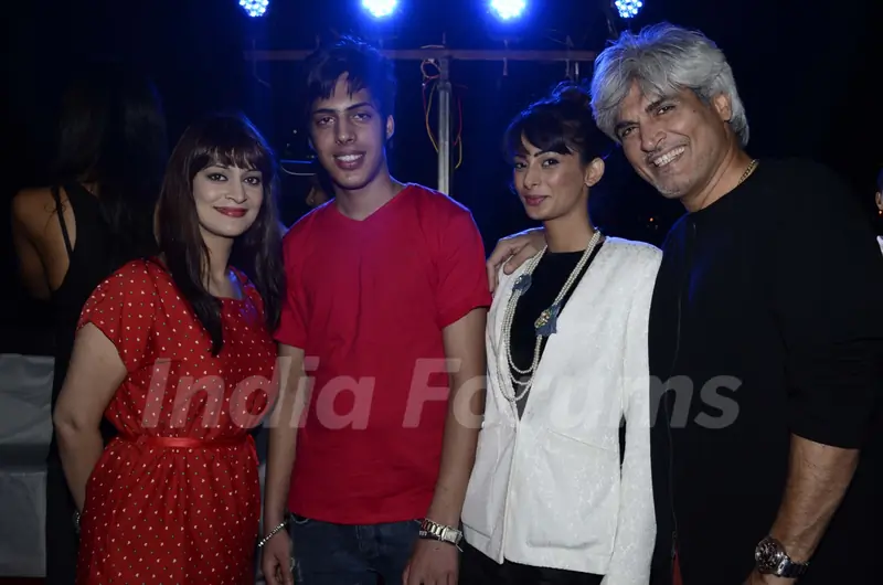 Yash Birla, Talat Aziz, Candy Brar, Aarti Chhabria, Tina Dutta and Ali Merchant At Sunburn DJ Party