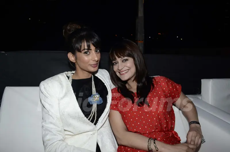 Yash Birla, Talat Aziz, Candy Brar, Aarti Chhabria, Tina Dutta and Ali Merchant At Sunburn DJ Party