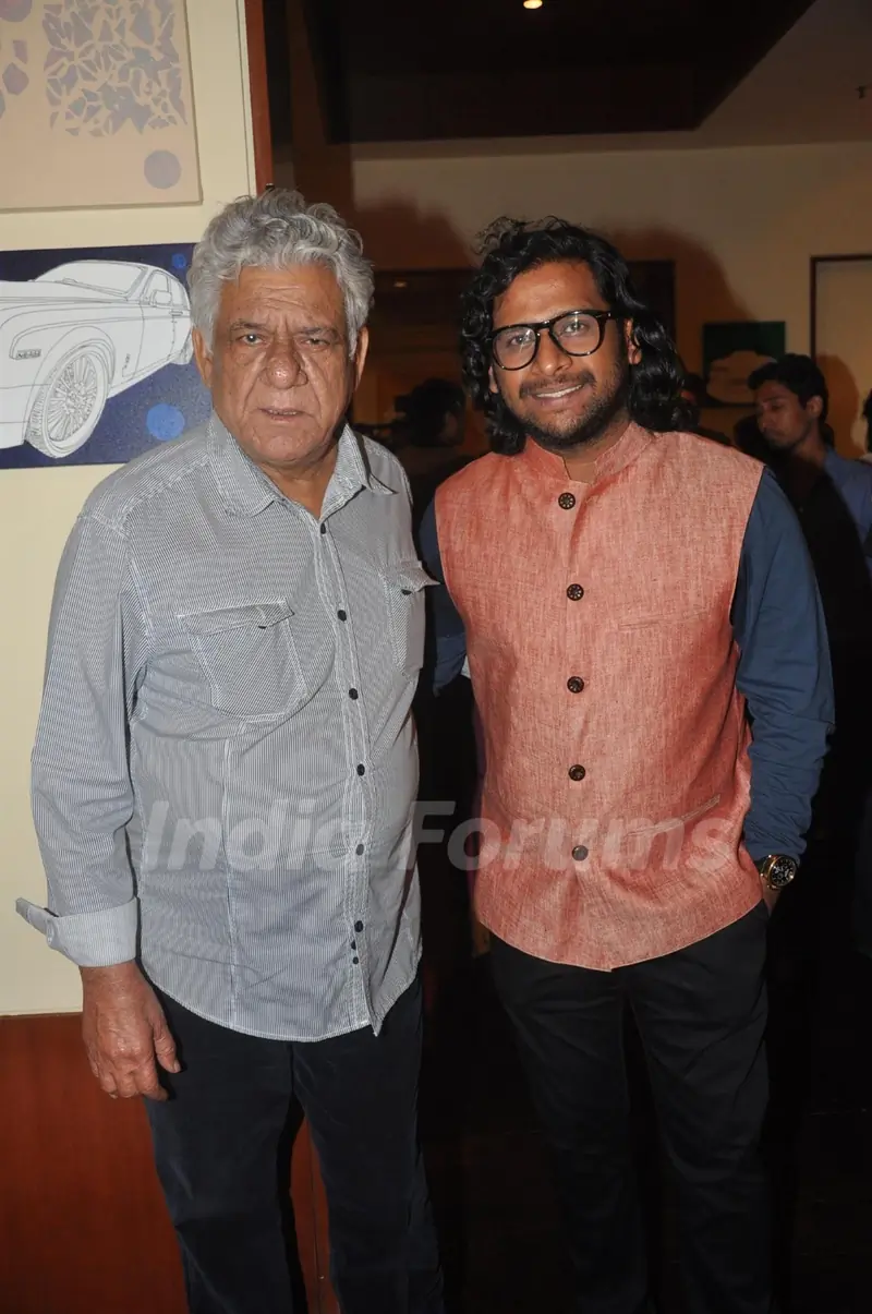 Om Puri during Prateek Sharma's art show