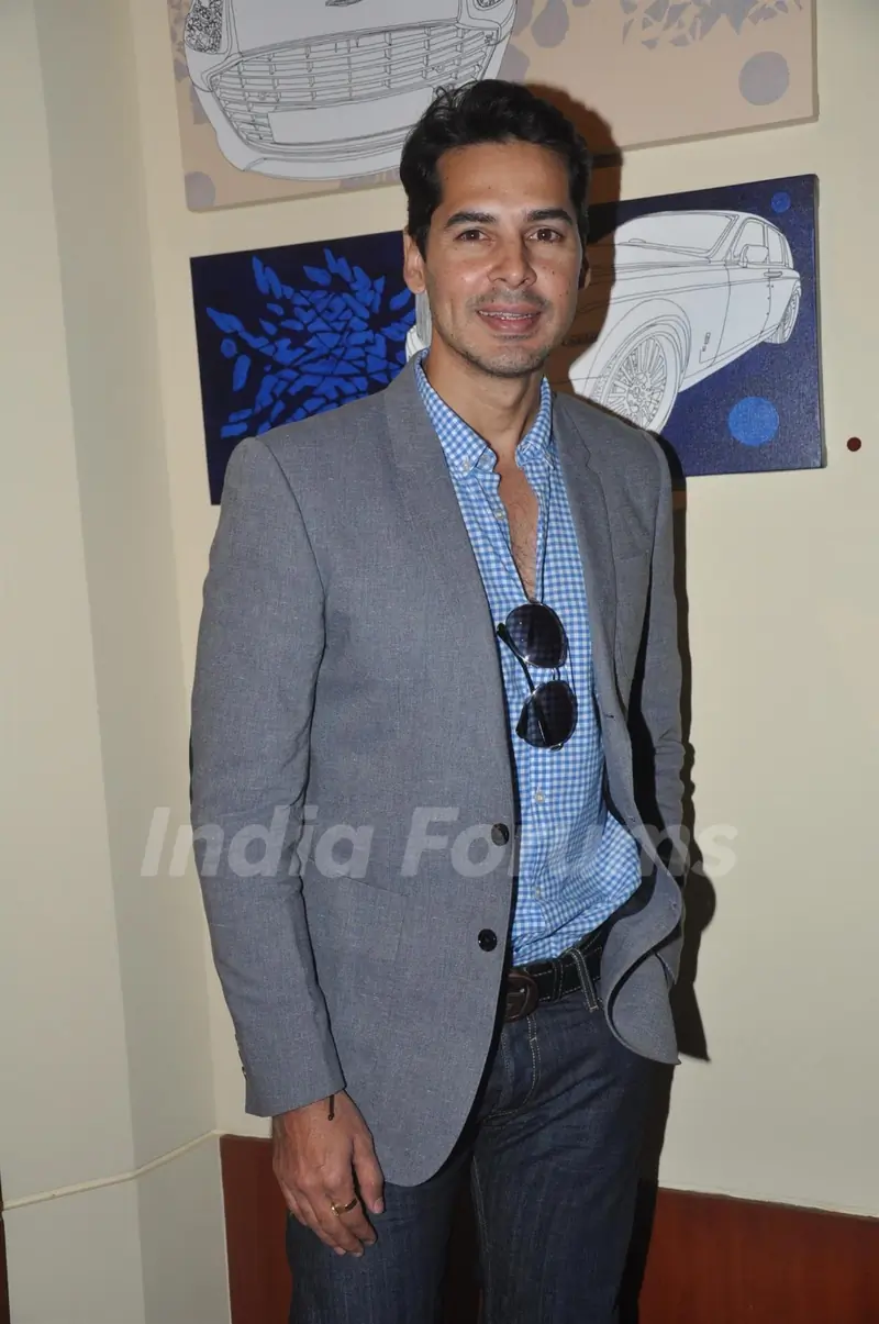 Dino Morea during Prateek Sharma's art show