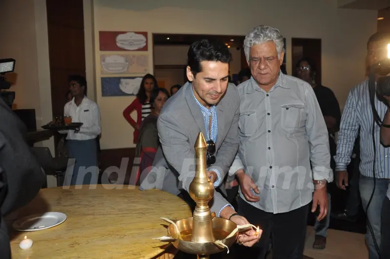 Om Puri and Dino Morea inaugrates Prateek Sharma's art show