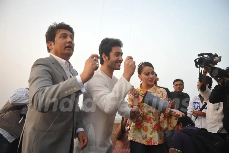 The team of 'Heartless' try their hands on some kite flying
