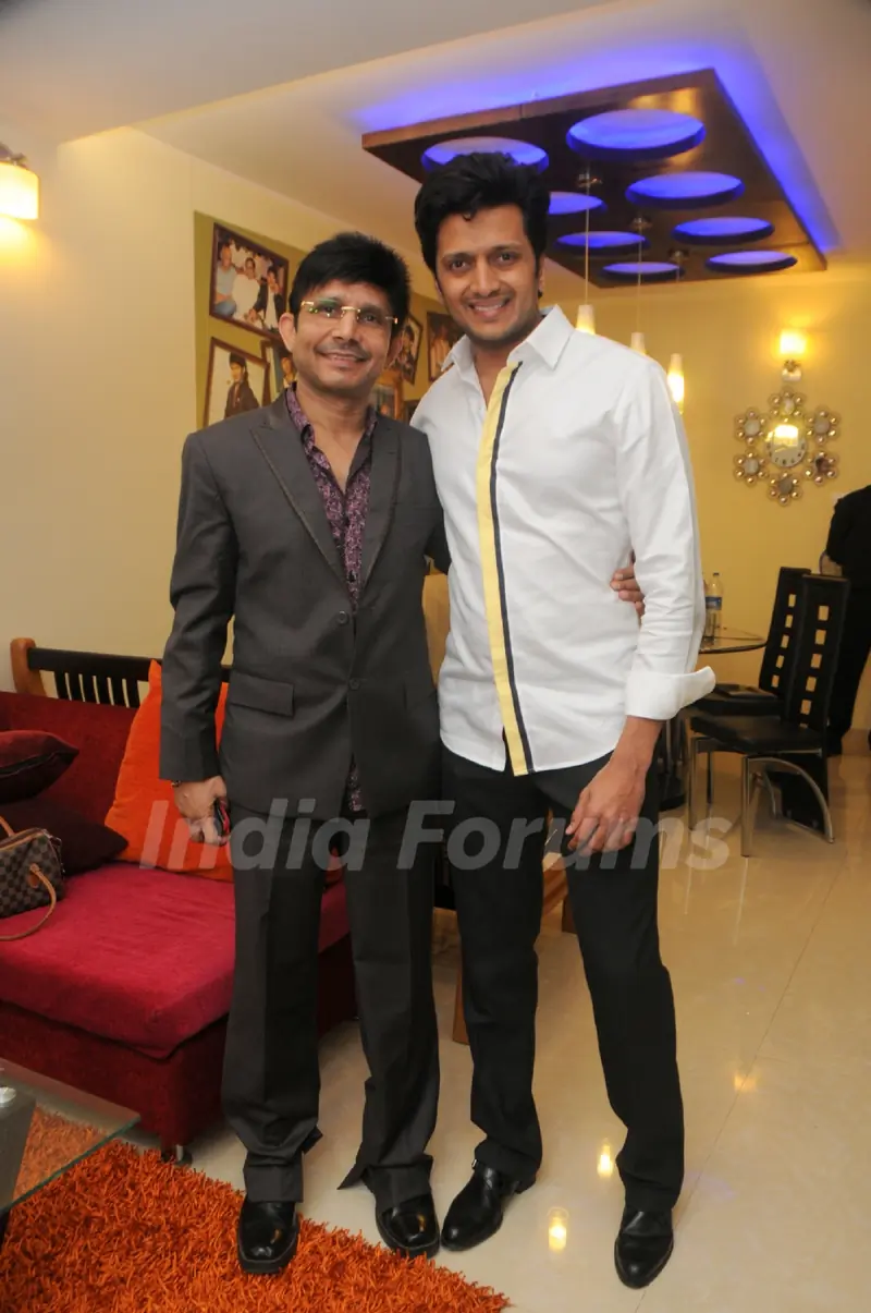 Riteish Deshmukh at Kamaal. R. Khan's Birthday Bash