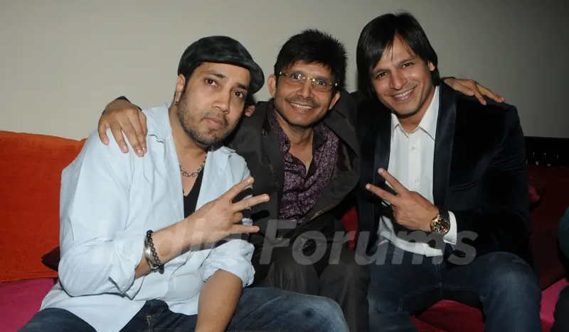 Mika Singh and Vivek Oberoi were at Kamaal. R. Khan's Birthday Bash