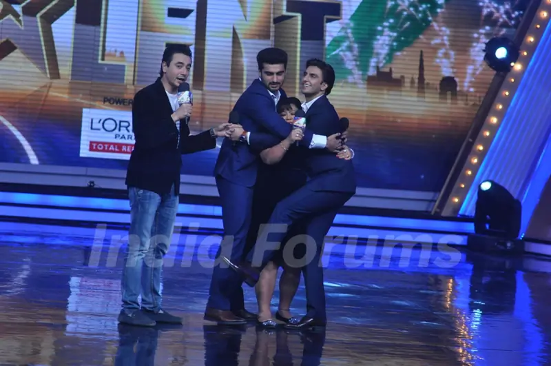 Arjun and Ranveer hug Bharti