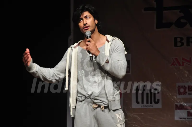 Vidyut Jamwal Teachs Self Defence