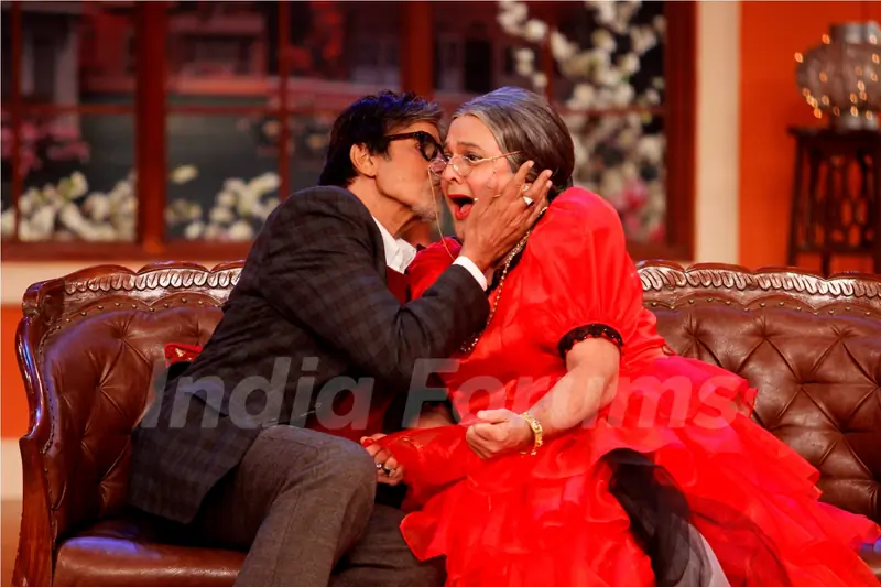 Big B gives dadi a shagun ki pappi