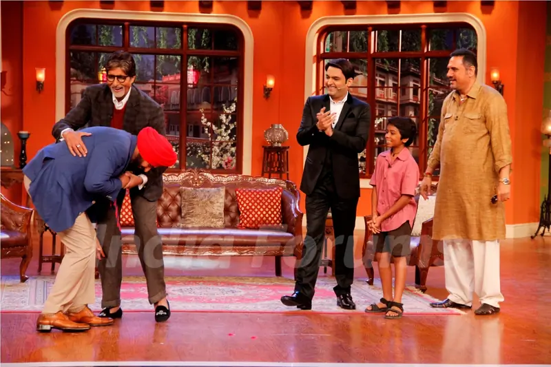 Navjot Singh Sidhu greets Big B and Boman Irani on Comedy Nights With Kapil