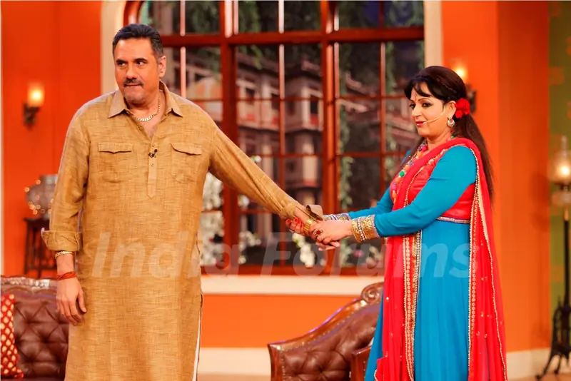Bua flirts with Boman Irani on Comedy Nights With Kapil