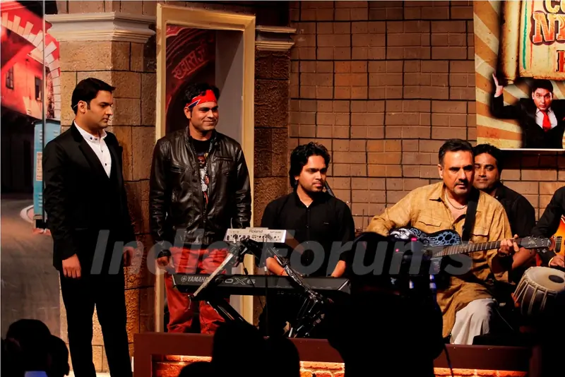 Boman Irani plays the guitar on Comedy Nights With Kapil