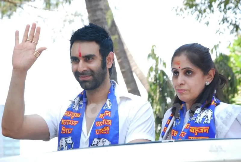 Sandip Soparrkar supporting BSP North-West candidate Pushpa Milind Bhole