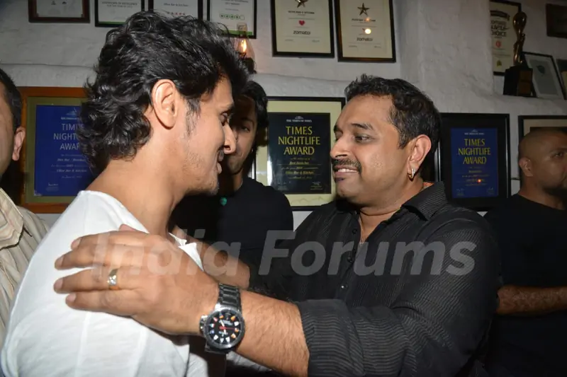 Sonu Nigam at Siddharth Mahadevan's birthday bash