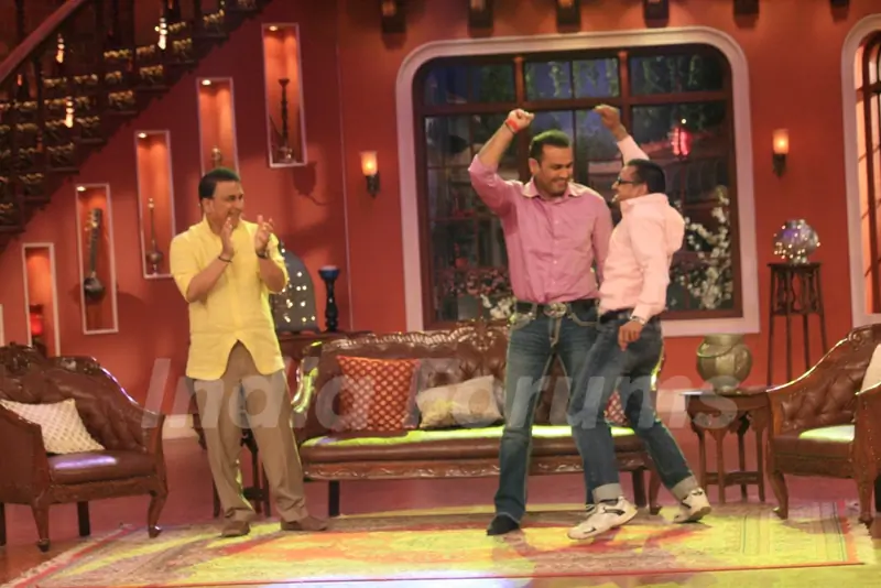 Virender Sehwag and Sunil Gavaskar perform on Comedy Nights With Kapil