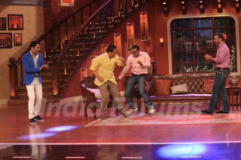 Virender Sehwag and Sunil Gavaskar perform with their fans on Comedy Nights With Kapil