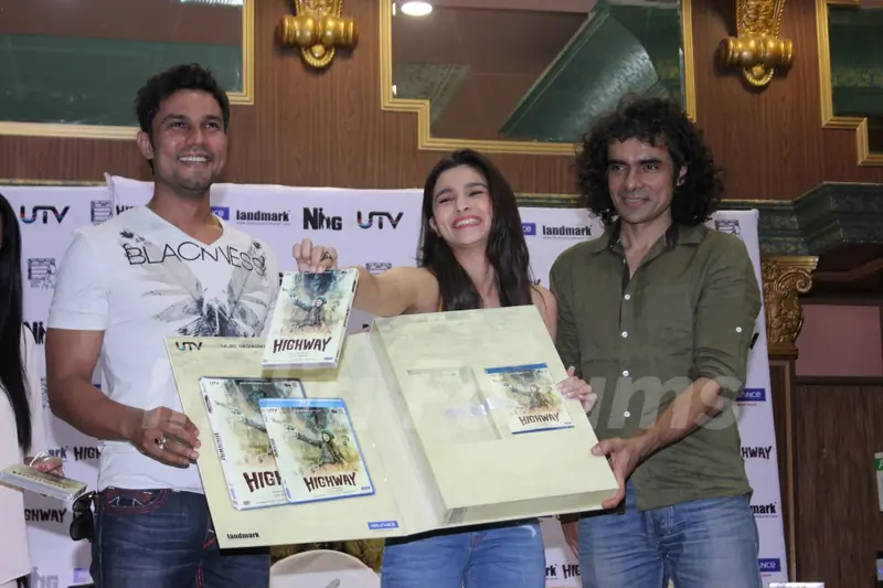 Randeep, Alia and Imtiaz at the Highway DVD launch
