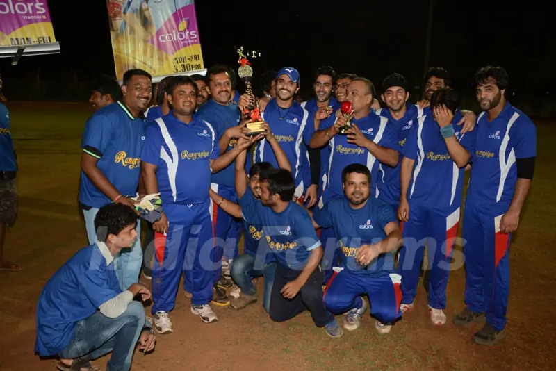 Beintehaa & Rangrasiya celebrate the completion of 100 episodes