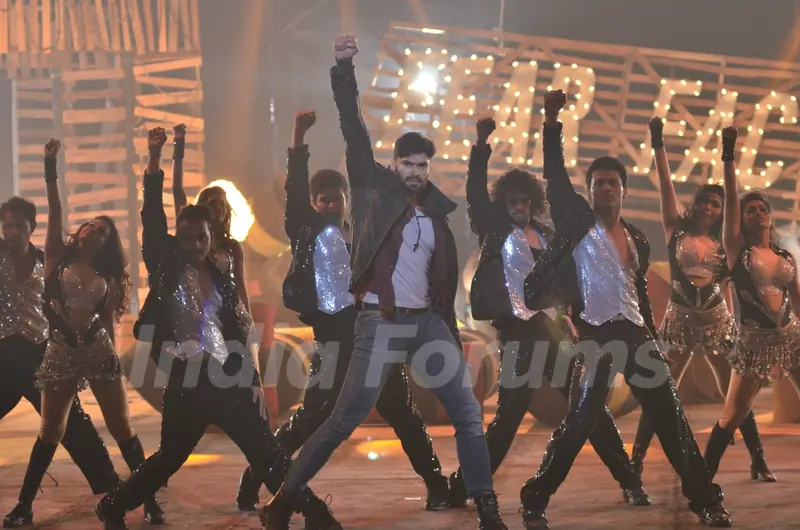 Nikitin Dheer perfroms at Khatron Ke Khiladi Grand Finale