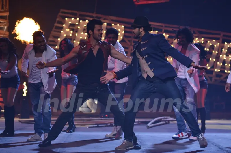 Rajineesh Duggal performs with Sreesanth on Khatron Ke Khiladi Grand Finale