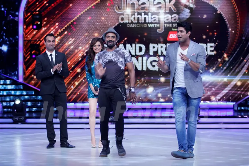 Siddharth Shukla performs with Remo on Jhalak Dikhla Jaa