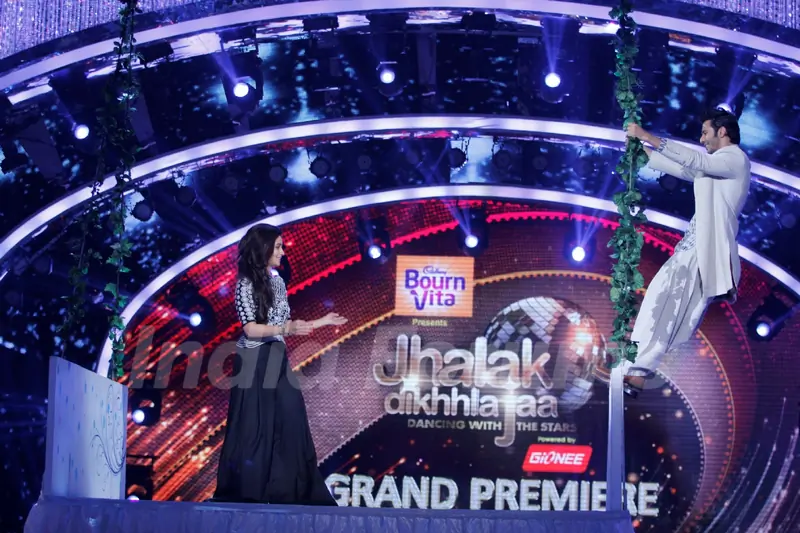Promotion of Humpty Sharma Ki Dulhaniya on Jhalak Dikhla Jaa