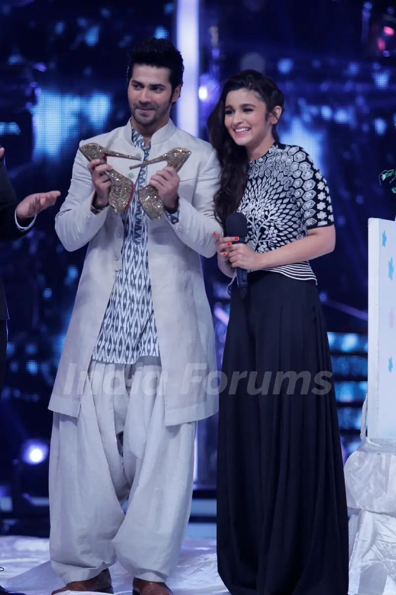 Varun and Alia at the Promotion of Humpty Sharma Ki Dulhaniya on Jhalak Dikhla Jaa