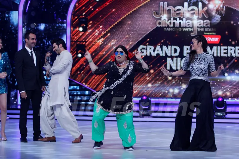 Alia Bhatt performs with Palak on Jhalak Dikhla Jaa