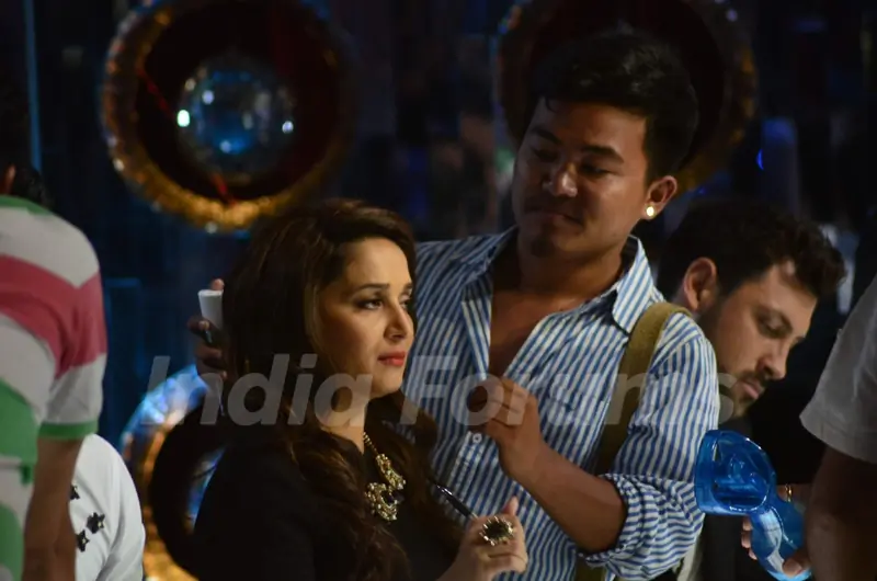 Madhuri gets her hair done on Jhalak Dikhhla Jaa 7