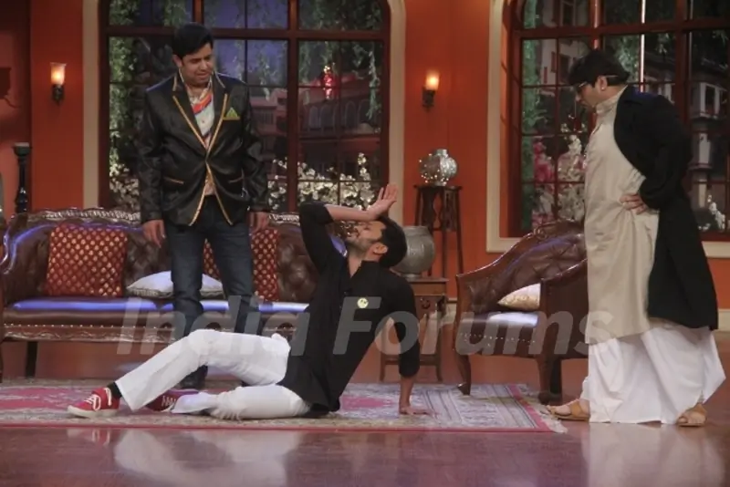 Riteish Deshmukh performs in the gig, 'Villain Dikhla Jaa'