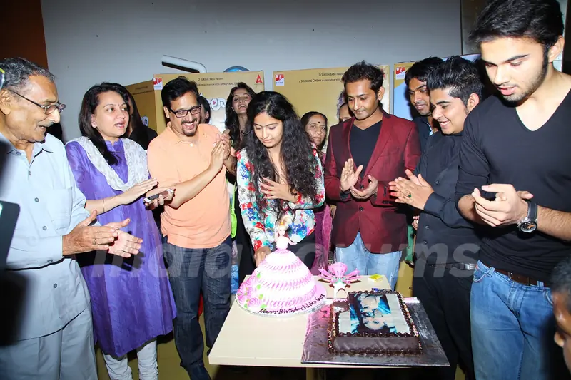 Avika Gor cuts her Birthday cake at the Party