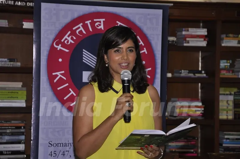 Sonali Kulkarni at Anita Shirodkar's book Secrets launch