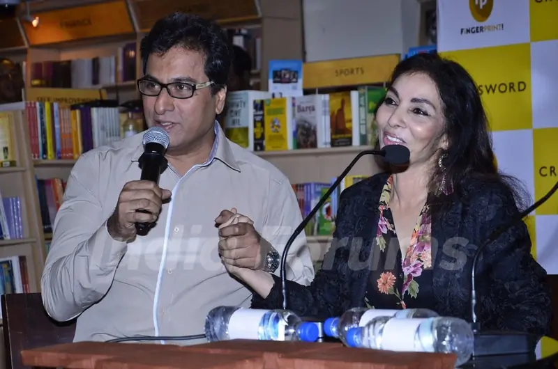 Talat Aziz with his wife at the 'Manhattan Mango' book launch